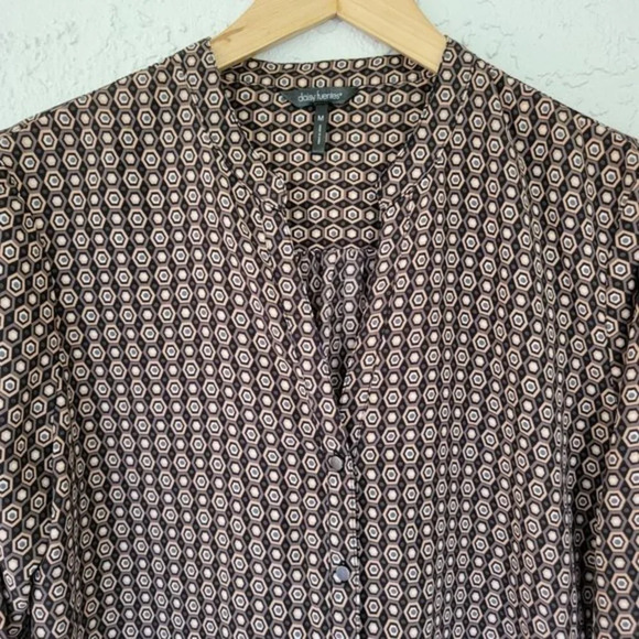 Daisy Fuentes Long Sleeve Button down Blouse Black Multi Geometric Womens Size M - Picture 2 of 10